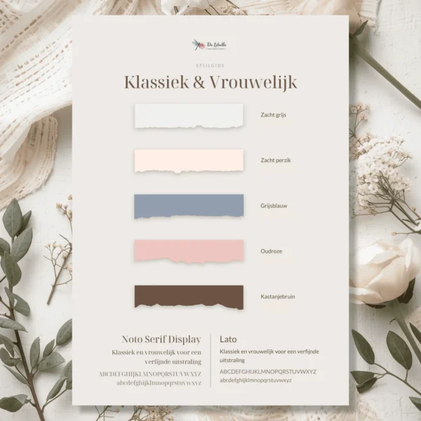 Cover van stijlgids Klassiek & Vrouwelijk met een palet in zacht perzik, grijsblauw en oudroze